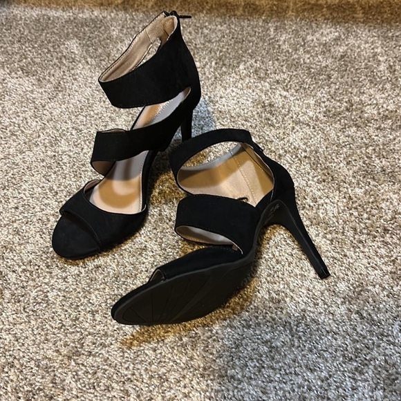 Christian Siriano Elegant Black Women's Heels - Picture 1 of 3
